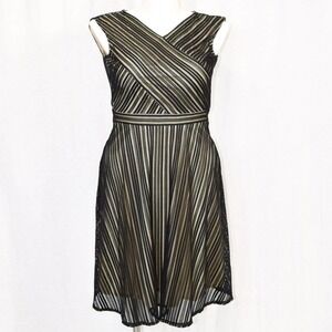 GABBY & SKYE - black & cream lace V-neck sleeveless formal dress women's size 6